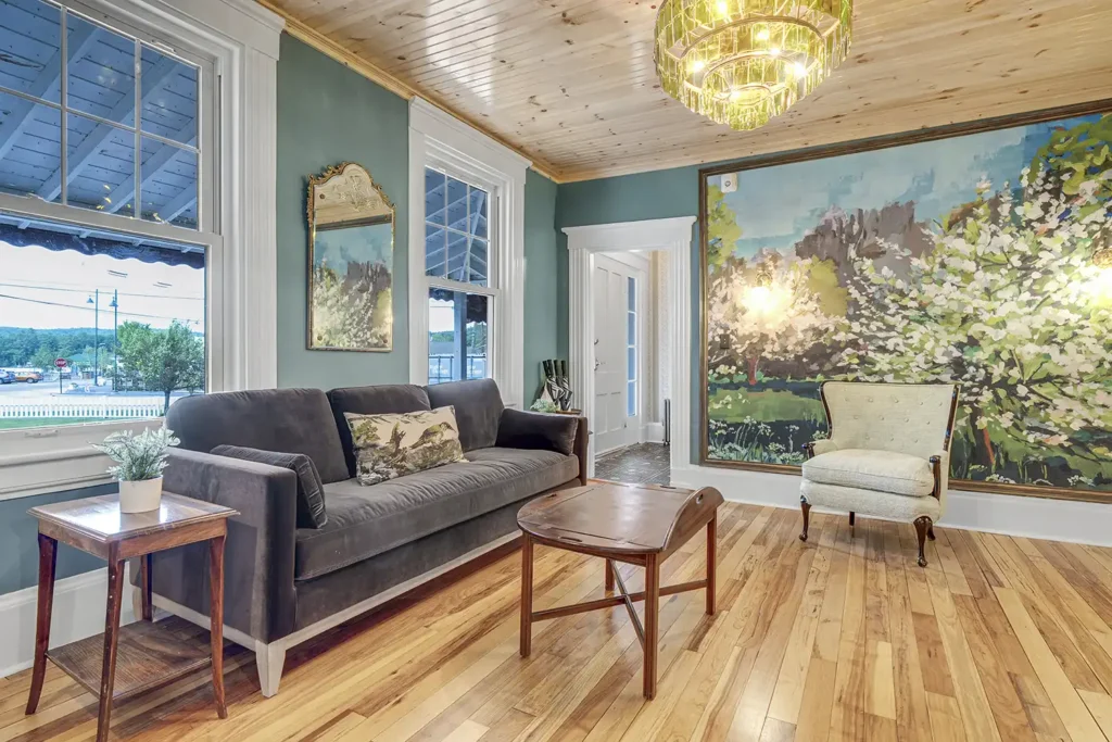 Hamilton House–Family room